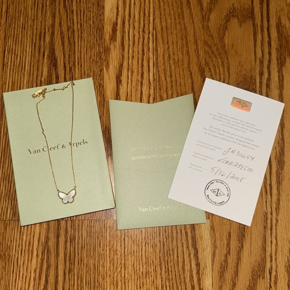 Van Cleef & Arpels Lucky Alhambra Butterfly Pendant Necklace - Picture 8 of 16